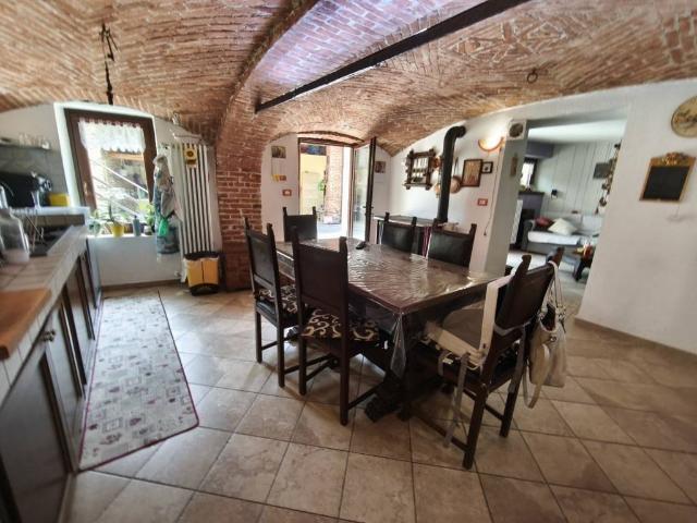 Villa Indipendente in vendita a Famolasco, Piemonte