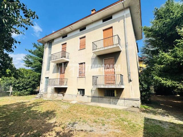Villa Indipendente in vendita a Prato, Piemonte