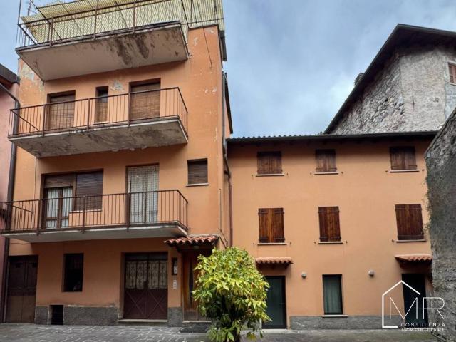 Villa Indipendente in vendita a Comunità montana della valle Camonica, Bienno