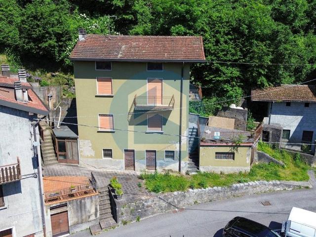 Villa Indipendente in vendita a Comunità montana della valle Camonica, Bienno