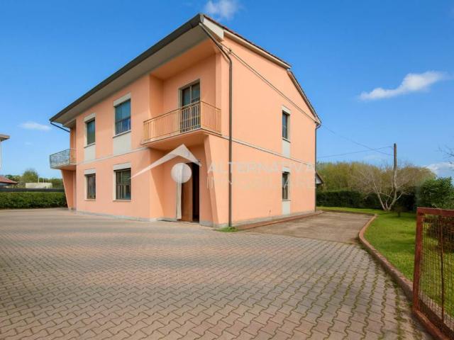 Villa Indipendente in vendita a Bientina, Toscana