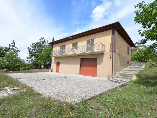 Villa Indipendente in vendita a Bisaccia, Campania