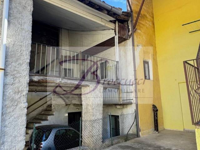 Villa Indipendente in vendita a Comunità Montana del Piambello, Bisuschio