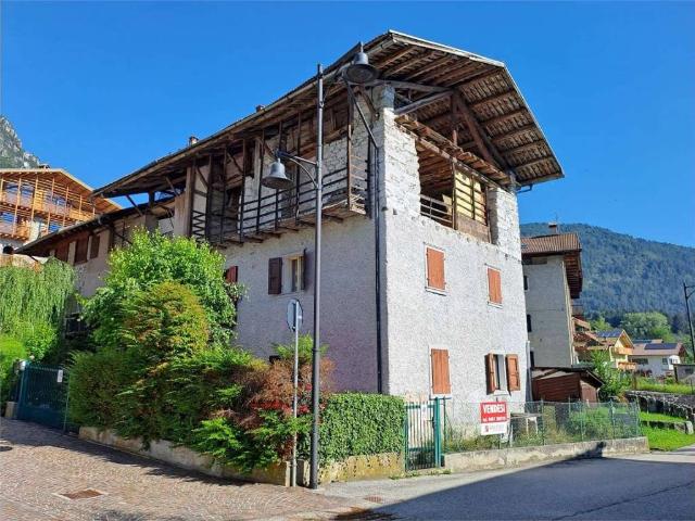 Villa Indipendente in vendita a Comunità delle Giudicarie, Bleggio