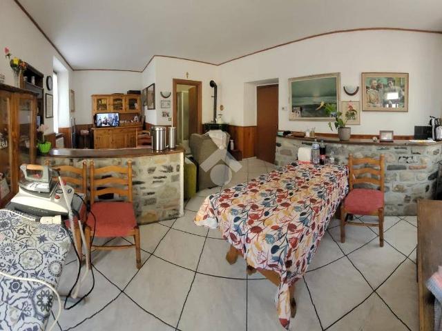 Villa Indipendente in vendita a Blessagno, Lombardia