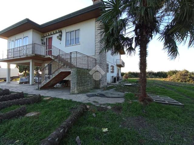 Villa Indipendente in vendita a Boara Pisani, Veneto
