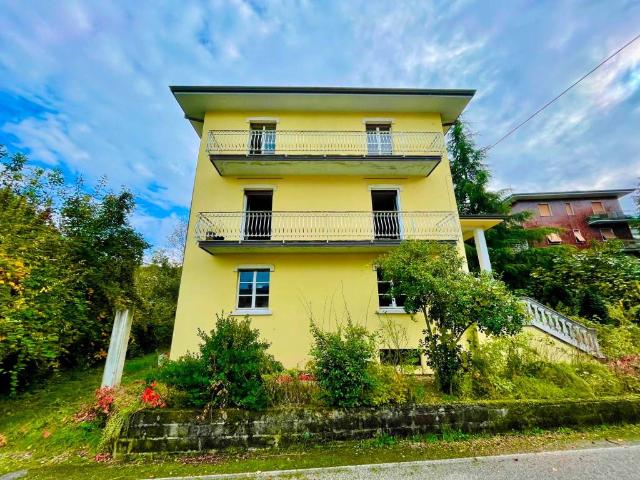 Villa Indipendente in vendita a Bobbio, Reggio Emilia