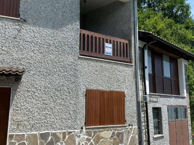 Villa Indipendente in vendita a Bobbio, Reggio Emilia