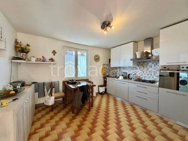 Villa Indipendente in vendita a Bolano, Liguria