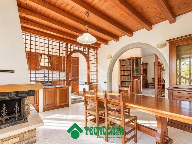 Villa Indipendente in vendita a Ceparana, Bolano