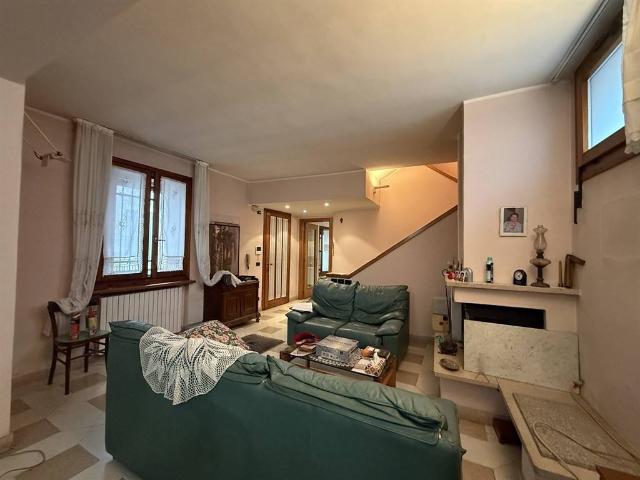 Villa Indipendente in vendita a Bolgare, Lombardia