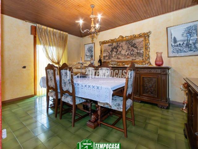 Villa Indipendente in vendita a Boltiere, Lombardia