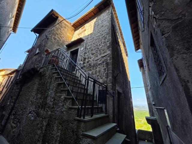 Villa Indipendente in vendita a Bomarzo, Lazio