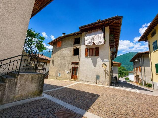 Villa Indipendente in vendita a Comunità delle Giudicarie, Bondone