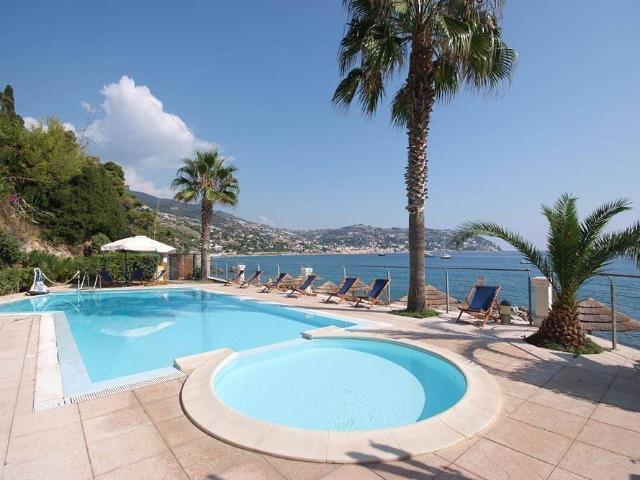 Villa Indipendente in vendita a Bordighera, Liguria