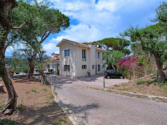 Villa Indipendente in vendita a Bordighera, Liguria