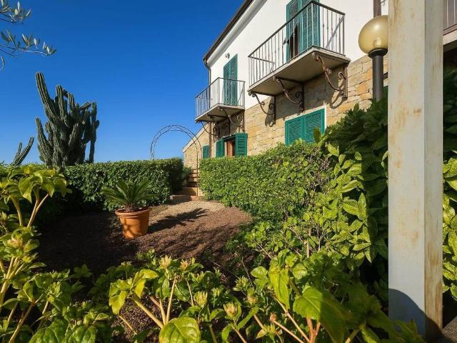 Villa Indipendente in vendita a Bordighera, Liguria