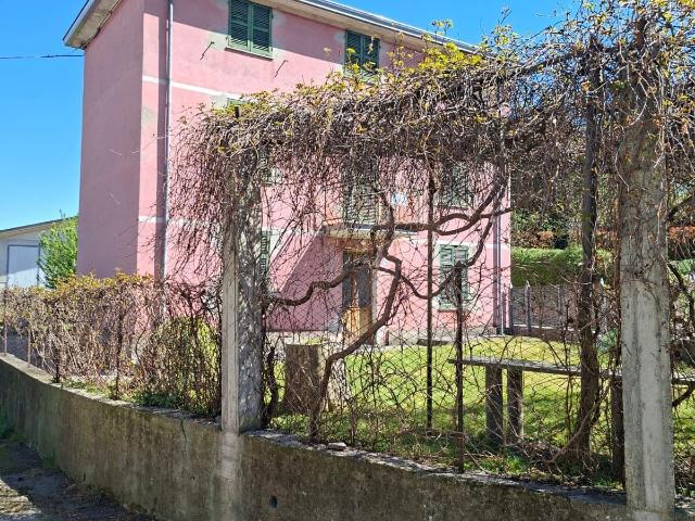 Villa Indipendente in vendita a Bore, Parma