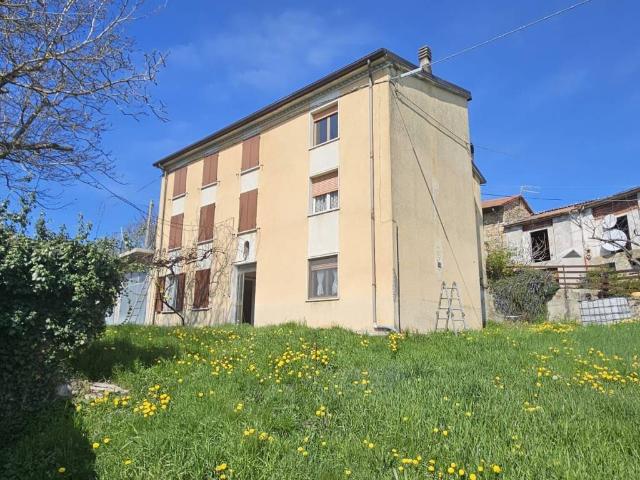 Villa Indipendente in vendita a Bore, Reggio Emilia