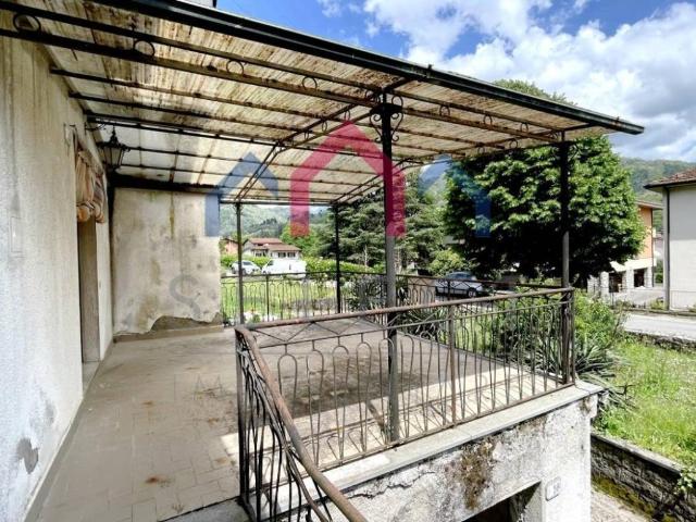 Villa Indipendente in vendita a Unione dei comuni Media Valle del Serchio, Borgo A Mozzano