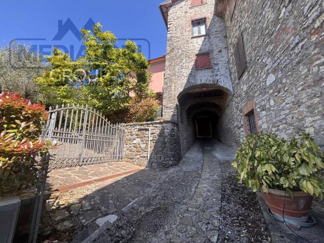 Villa Indipendente in vendita a Unione dei comuni Media Valle del Serchio, Borgo A Mozzano