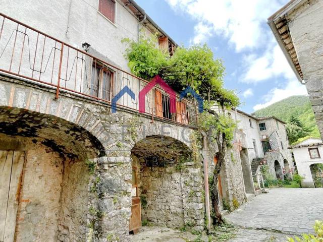 Villa Indipendente in vendita a Unione dei comuni Media Valle del Serchio, Borgo A Mozzano