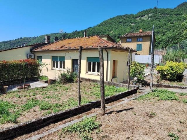 Villa Indipendente in vendita a Unione dei comuni Media Valle del Serchio, Borgo A Mozzano