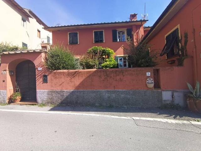 Villa Indipendente in vendita a Unione dei comuni Media Valle del Serchio, Borgo A Mozzano