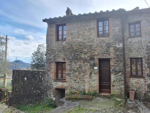 Villa Indipendente in vendita a Unione dei comuni Media Valle del Serchio, Borgo A Mozzano