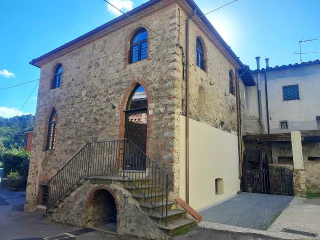 Villa Indipendente in vendita a Unione dei comuni Media Valle del Serchio, Borgo A Mozzano