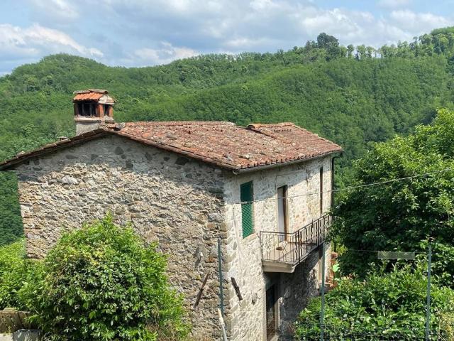 Villa Indipendente in vendita a Unione dei comuni Media Valle del Serchio, Borgo A Mozzano