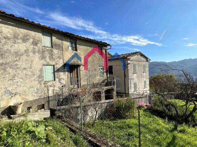 Villa Indipendente in vendita a Cune, Borgo A Mozzano