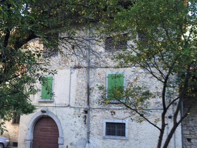 Villa Indipendente in vendita a Comunità delle Giudicarie, Cimego