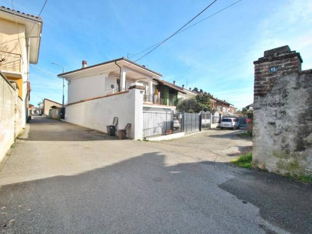 Villa Indipendente in vendita a Piemonte, Vercelli
