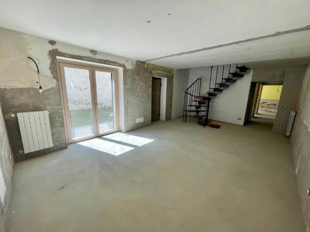 Villa Indipendente in vendita a Piemonte, Vercelli