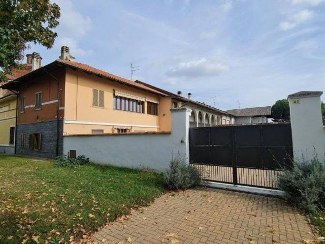 Villa Indipendente in vendita a Borgo d'Ale, Vercelli