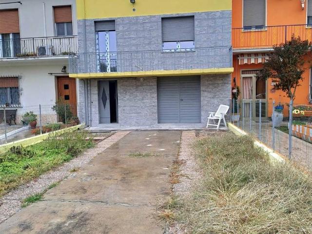Villa Indipendente in vendita a Borgo Mantovano, Revere