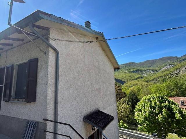 Villa Indipendente in vendita a Ostia Parmense, Borgo Val Di Taro
