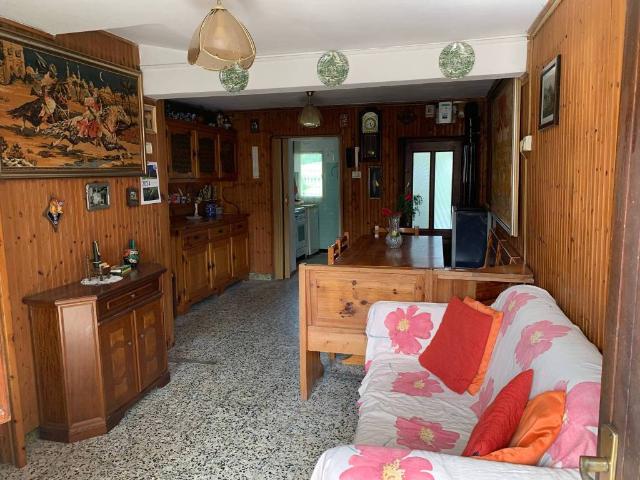 Villa Indipendente in vendita a Borgo Valbelluna, Stabie
