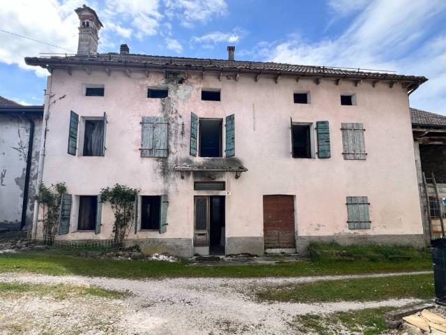 Villa Indipendente in vendita a Borgo Valbelluna, Conzago