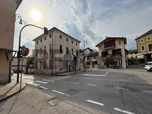 Villa Indipendente in vendita a Borgo Valbelluna, Mel