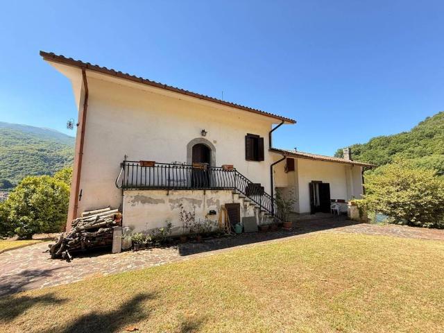 Villa Indipendente in vendita a Borgo Velino, Lazio