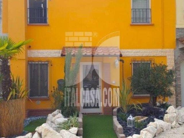 Villa Indipendente in vendita a Borgo Virgilio, Scorzarolo