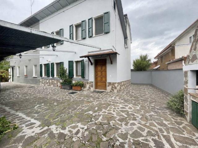 Villa Indipendente in vendita a Borgo Virgilio, Lombardia