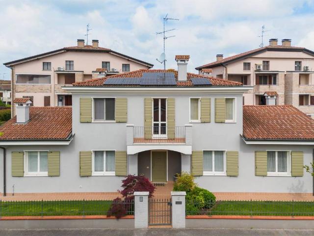 Villa Indipendente in vendita a Borgo Virgilio, Cerese