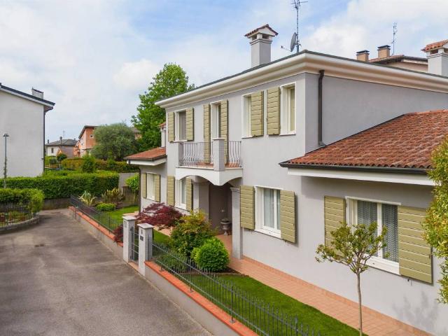 Villa Indipendente in vendita a Borgo Virgilio, Cerese