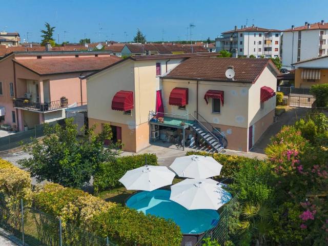 Villa Indipendente in vendita a Borgo Virgilio, Cerese