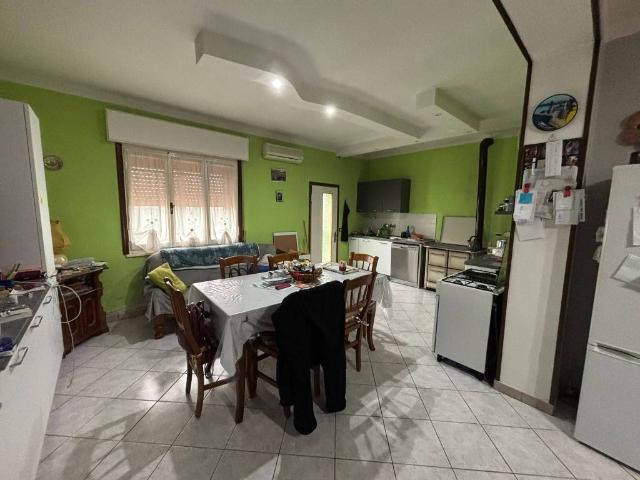 Villa Indipendente in vendita a Borgocarbonara, Lombardia