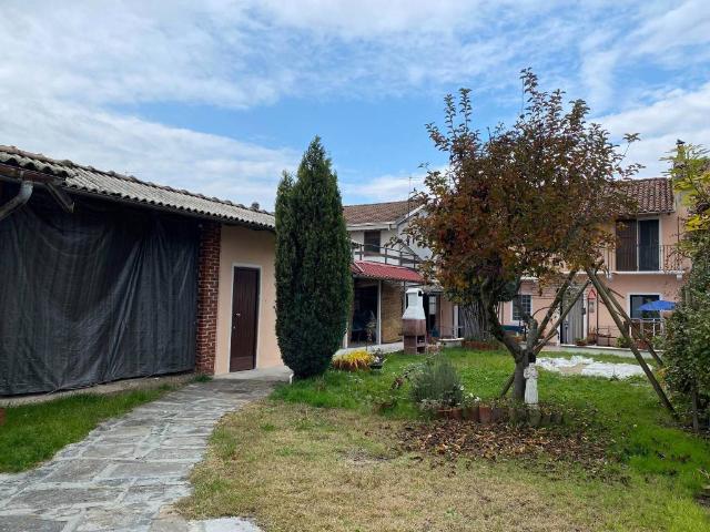Villa Indipendente in vendita a Borgolavezzaro, Novara