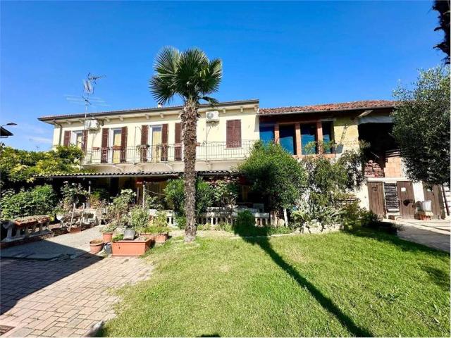 Villa Indipendente in vendita a Borgolavezzaro, Novara
